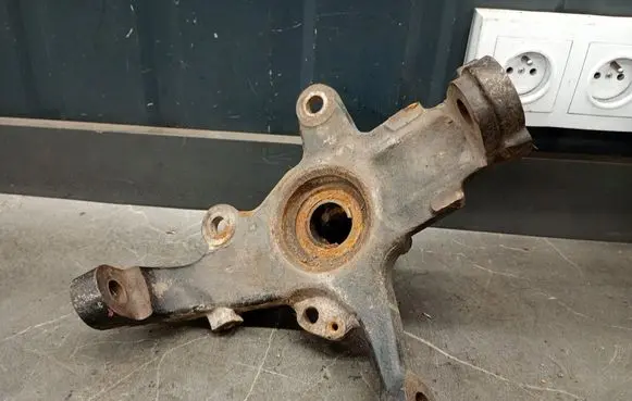 Isuzu D-Max Front wheel hub spindle knuckle