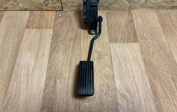 Volvo S40, V40 Accelerator throttle pedal 30865642 6PV00830100 M865642