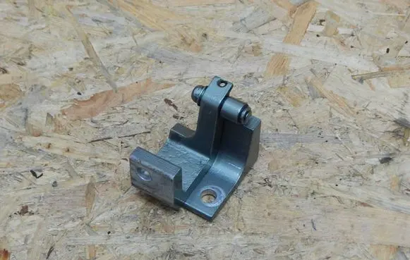 Volkswagen Transporter - Caravelle T5 Front door upper hinge 7H0831402