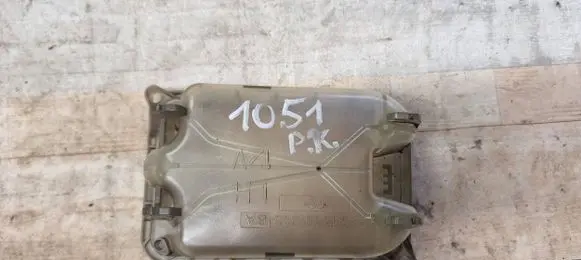 Headlight/headlamp dust cover