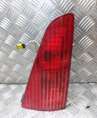 Peugeot 607 Tailgate rear/tail lights