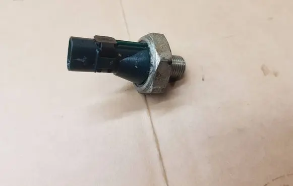 Audi A3 S3 8V Oil pressure sensor 06L919081