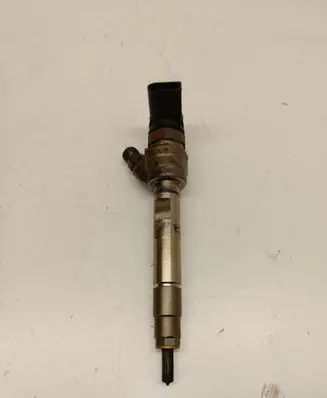 BMW 5 G30 G31 Fuel injector 8579234