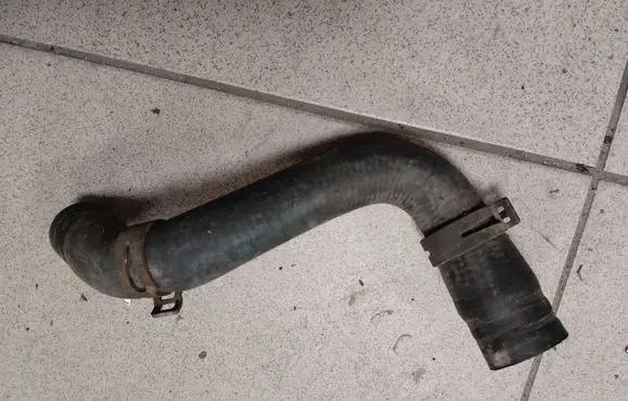 Mercedes-Benz Sprinter W906 Engine coolant pipe/hose