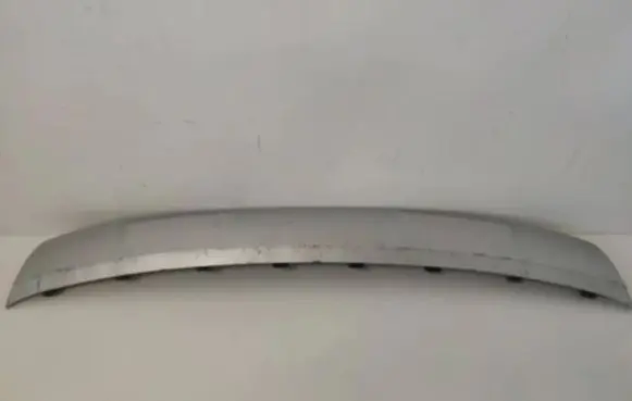 Front bumper lip