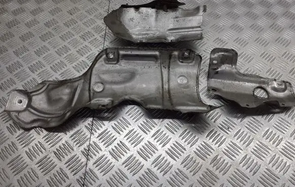 Opel Mokka X Heat shield in engine bay 
