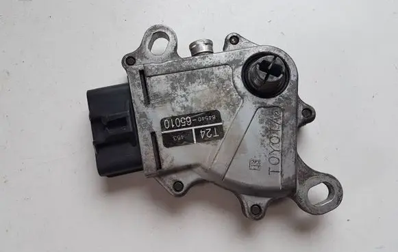 Toyota Land Cruiser (J120) Gear selector/shifter in gearbox 8454065010