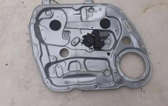 KIA Carens III Front door electric window regulator 824701D220 L229B01