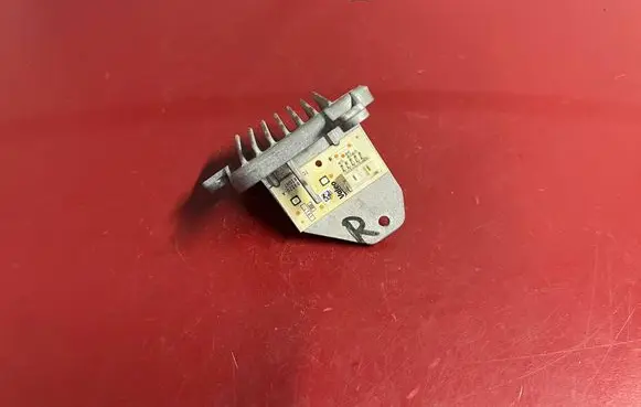 BMW X2 F39 LED ballast control module 90132032 7489238 63117489238
