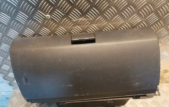 Mercedes-Benz A W169 Glove box
