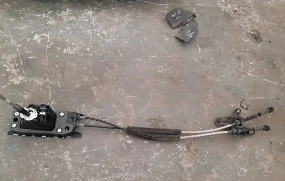 Volkswagen Golf Sportsvan Gear shift cable linkage