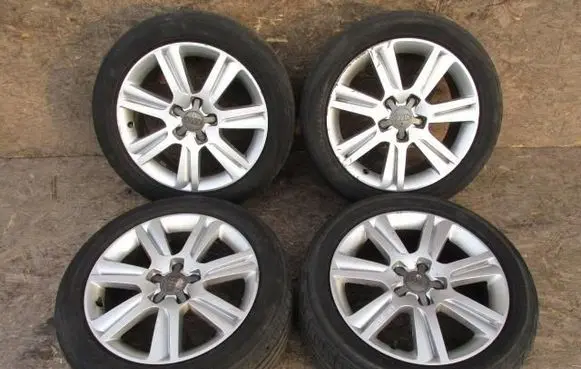 Audi A4 Allroad B8 Original wheel cap