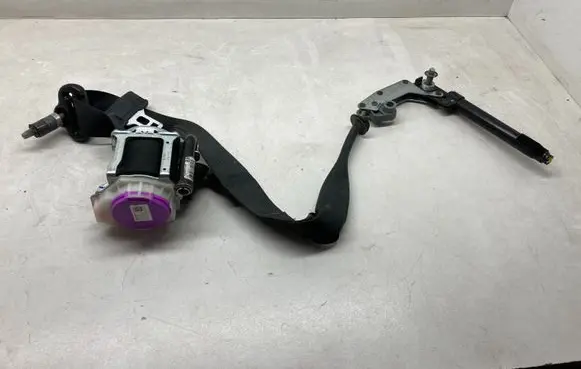 Ford Mustang VI Front seatbelt FR3B63612D64
