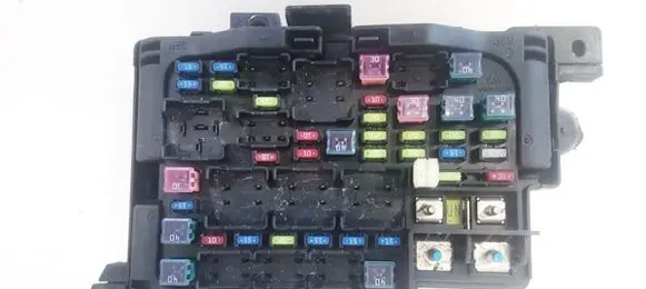 KIA Carens II Fuse box set