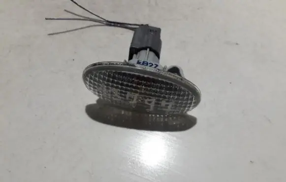 Mazda 5 Front fender indicator light p2829