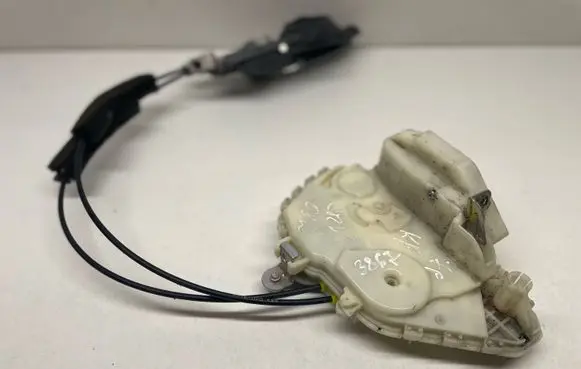 Honda CR-V Front door lock
