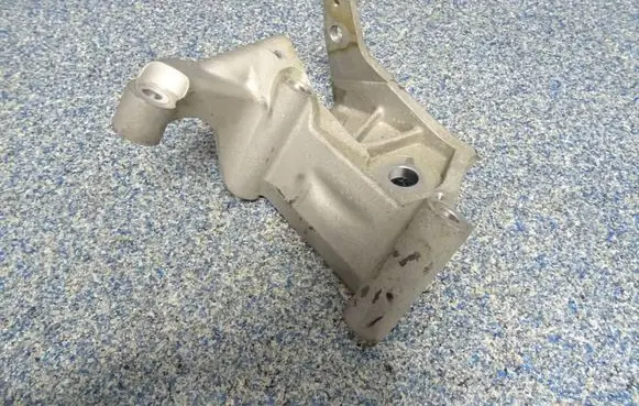 Volvo XC90 Engine mounting bracket 31430470