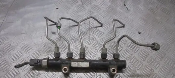 Volvo V40 Fuel main line pipe 96852975