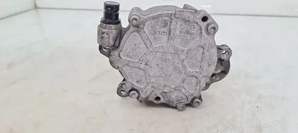 Volkswagen Golf VI Vacuum pump 03L145100