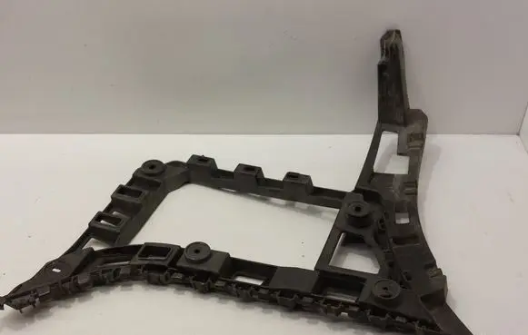 Rear bumper mounting bracket