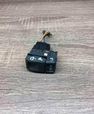 Volvo S70 V70 V70 XC Windscreen/window heater switch 9162952 97W24K 4970