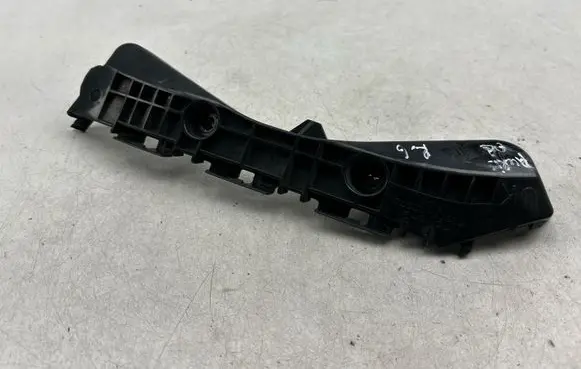 Rear bumper mounting bracket