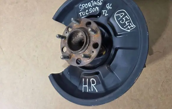 Hyundai Tucson TL Rear wheel hub spindle/knuckle A547