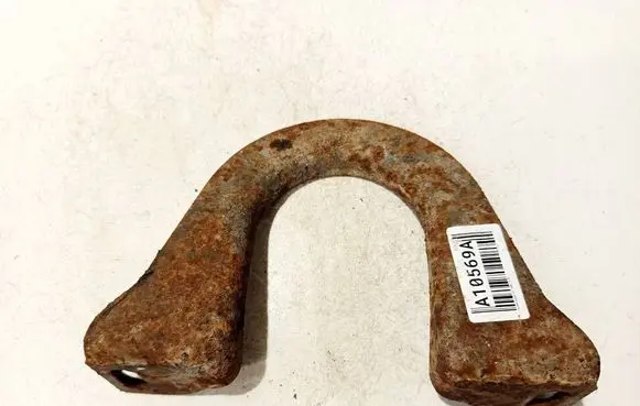 Engine mounting bracket
