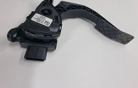 Audi A6 S6 C6 4F Accelerator throttle pedal 8K1723523 6PV00950501