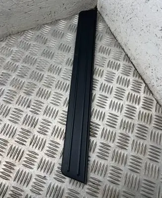 Hyundai Tucson JM Front sill trim cover 858732e000