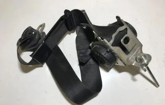 Opel Zafira B Front seatbelt 560834801