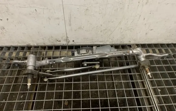 Jeep Cherokee Front wiper linkage and motor 68102175AC 68102175