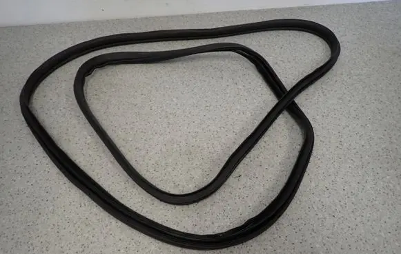 Suzuki Swift II Rubber seal front door (on door) 