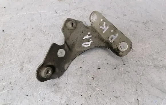 Audi Q7 4L Fender mounting bracket 4L0821135