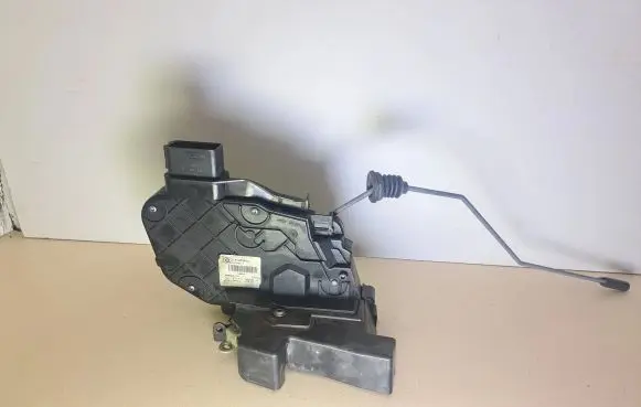 Volvo V70 Front door lock 986892104 31253673 080828