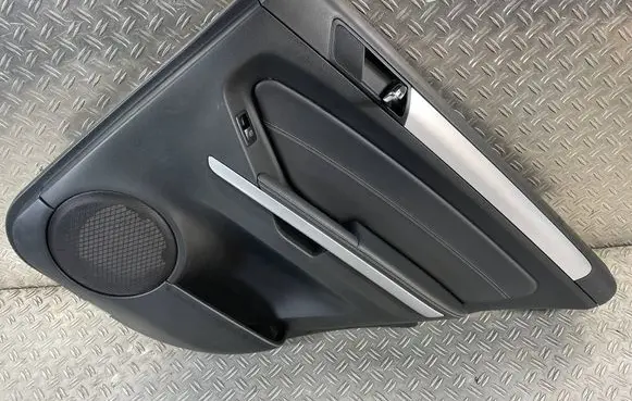 Mercedes-Benz ML W164 Coupe rear side trim panel 