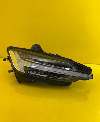 Volvo V60 Headlight/headlamp 32338015