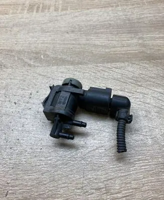 Volkswagen Golf V Turbo solenoid valve 1J0906283C