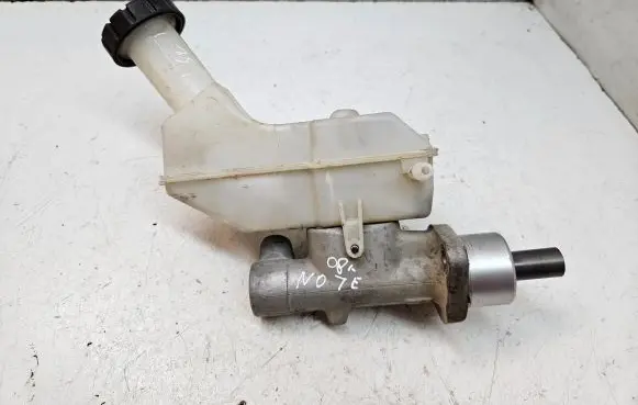 Nissan Note (E11) Master brake cylinder 8200304083