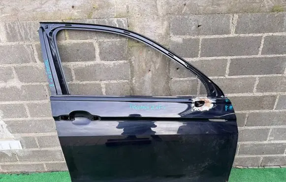 Volkswagen Tiguan Front door 