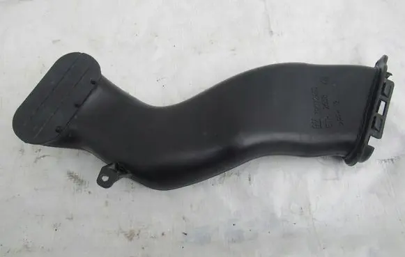 Opel Astra K Air intake duct part 39072453