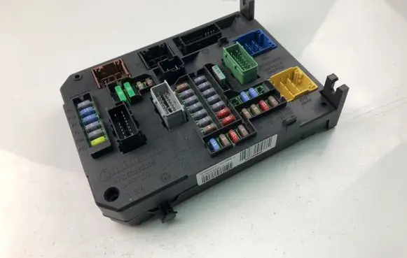 Peugeot 508 Fuse box set 9806688080