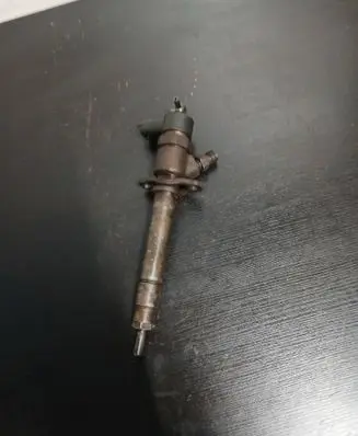 Volvo XC90 Fuel injector 8658352