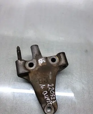 Nissan Quest Engine mounting bracket