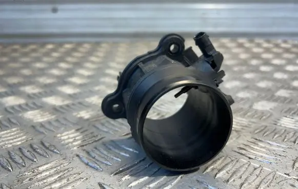 BMW 2 G42 Mass air flow meter 8590724