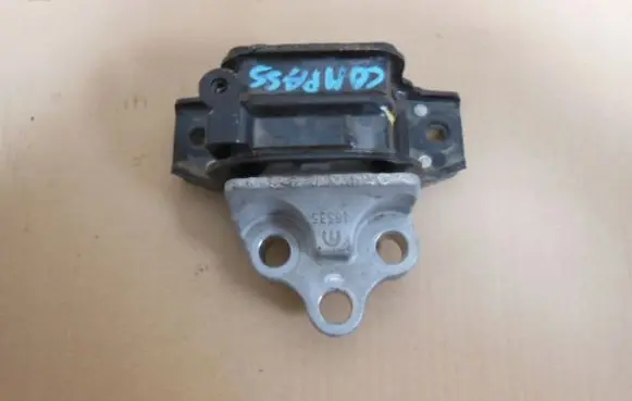 Jeep Compass Engine mount bracket