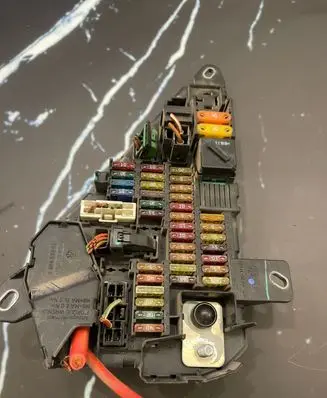 BMW 5 E60 E61 Fuse module 6906603