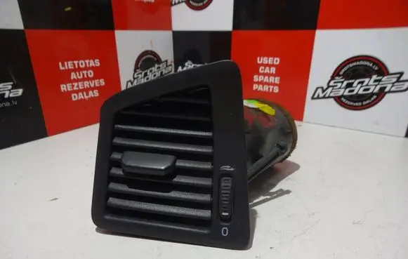 Volvo V70 Dashboard air vent grill cover trim 3409373