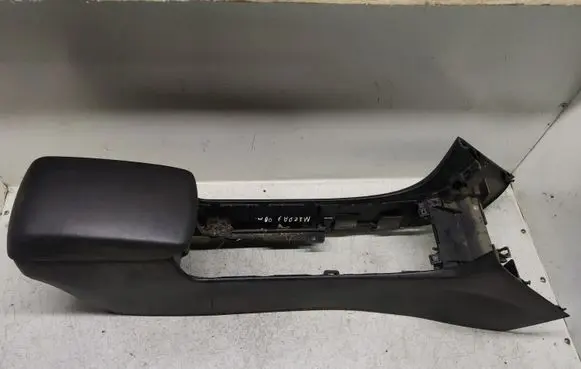 Mazda 3 I Armrest
