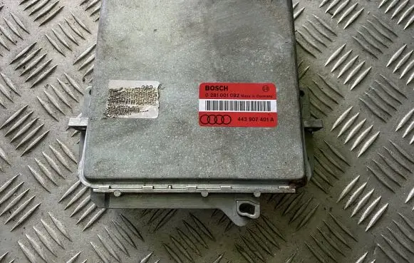 Audi A6 S6 C4 4A Engine control unit/module 443907401A 0281001092